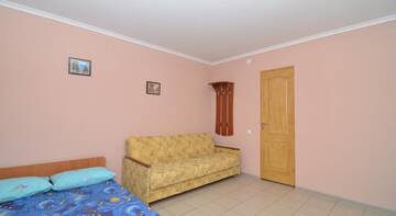 Фото номера Двухместный номер Делюкс с 1 кроватью и душем Гостиница Guest House Lastochka г. Песчаное 3