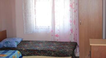 Фото номера Трехместный номер с видом на горы Гостиница Guest House Lastochka г. Песчаное 2