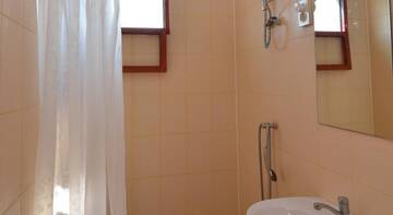 Фото номера Трехместный номер  Гостиница Guest House Lastochka г. Песчаное 5
