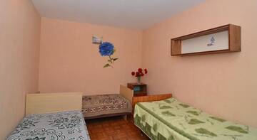 Фото номера Трехместный номер с видом на горы Гостиница Guest House Lastochka г. Песчаное 4